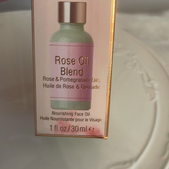 Pixi Skintreats Nourishing Rose Face Oil Blend - Picture 3 of 7